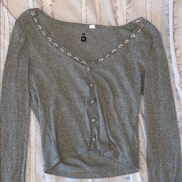 Me to We Tops - Gray long sleeve crop top